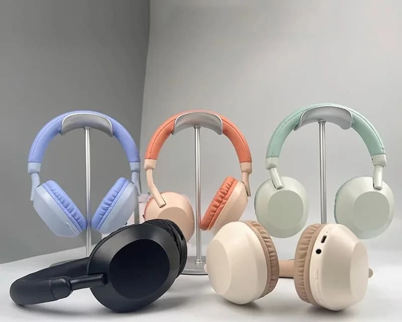 Căști wireless Bluetooth over-ear cu bass profund și microfon